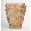 Vase « Bacchantes » verre patiné sépia de René LALIQUE | Biron Vase "Bacchantes" verre patiné sépia de René LALIQUE
