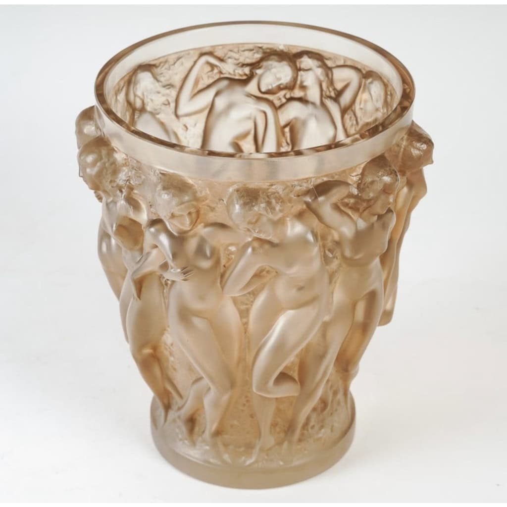 Vase « Bacchantes » verre patiné sépia de René LALIQUE | Biron Vase "Bacchantes" verre patiné sépia de René LALIQUE