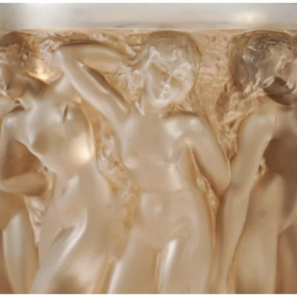 Vase « Bacchantes » verre patiné sépia de René LALIQUE | Biron Vase "Bacchantes" verre patiné sépia de René LALIQUE