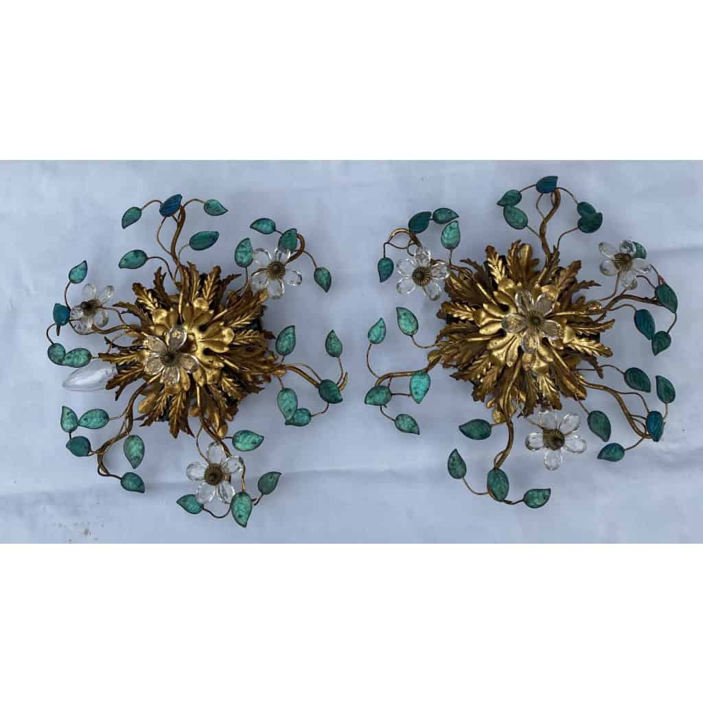1970′ Paire de Plafonniers ou Appliques à Décor de Fleurs et Feuilles en Métal Doré Style Maison Baguès ou Banci Feuilles en Verre de Couleur Bleue | Biron ||||||