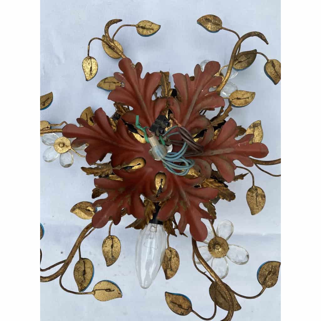 1970′ Paire de Plafonniers ou Appliques à Décor de Fleurs et Feuilles en Métal Doré Style Maison Baguès ou Banci Feuilles en Verre de Couleur Bleue | Biron 1970′ Paire de Plafonniers ou Appliques à Décor de Fleurs et Feuilles en Métal Doré Style Maison Baguès ou Banci Feuilles en Verre de Couleur Bleue