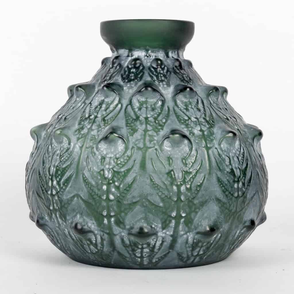 Vase « Fougères » verre vert kaki patiné blanc de René LALIQUE | Biron Vase "Fougères" verre vert kaki patiné blanc de René LALIQUE