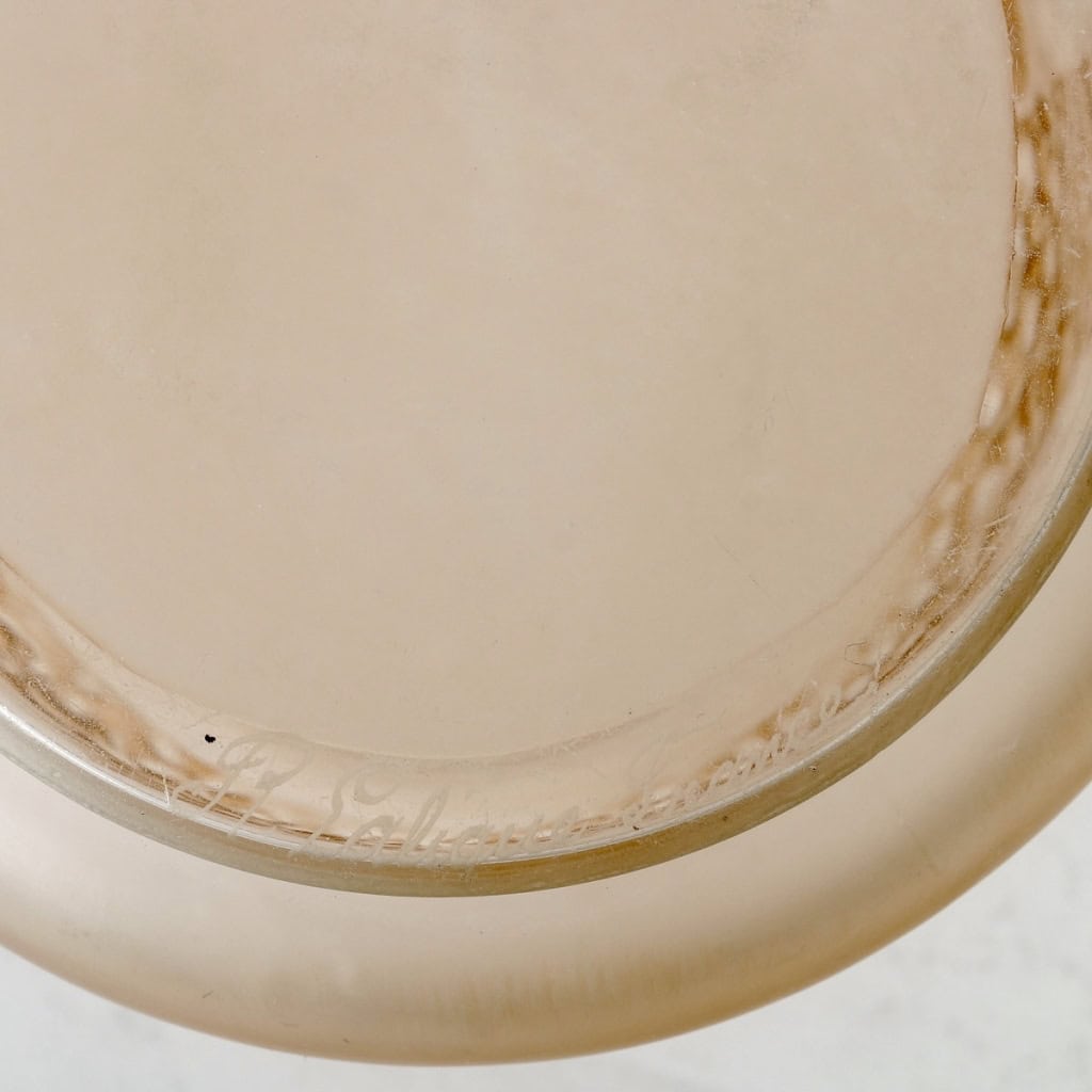 Vase « Muguet » verre blanc patiné sépia de René LALIQUE | Biron Vase "Muguet" verre blanc patiné sépia de René LALIQUE
