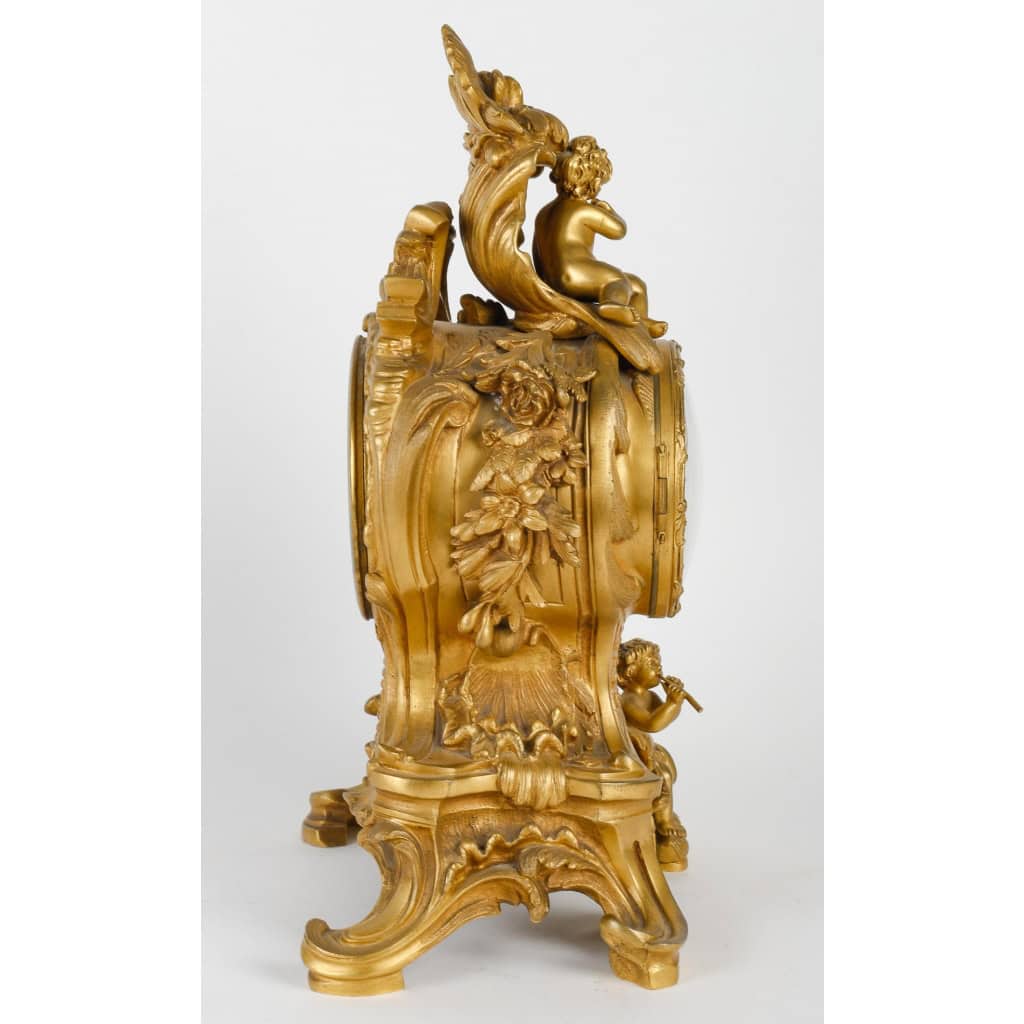 Une garniture en bronze doré de style louis XV fin XIXème siècle | Biron Une garniture en bronze doré de style louis XV fin XIXème siècle