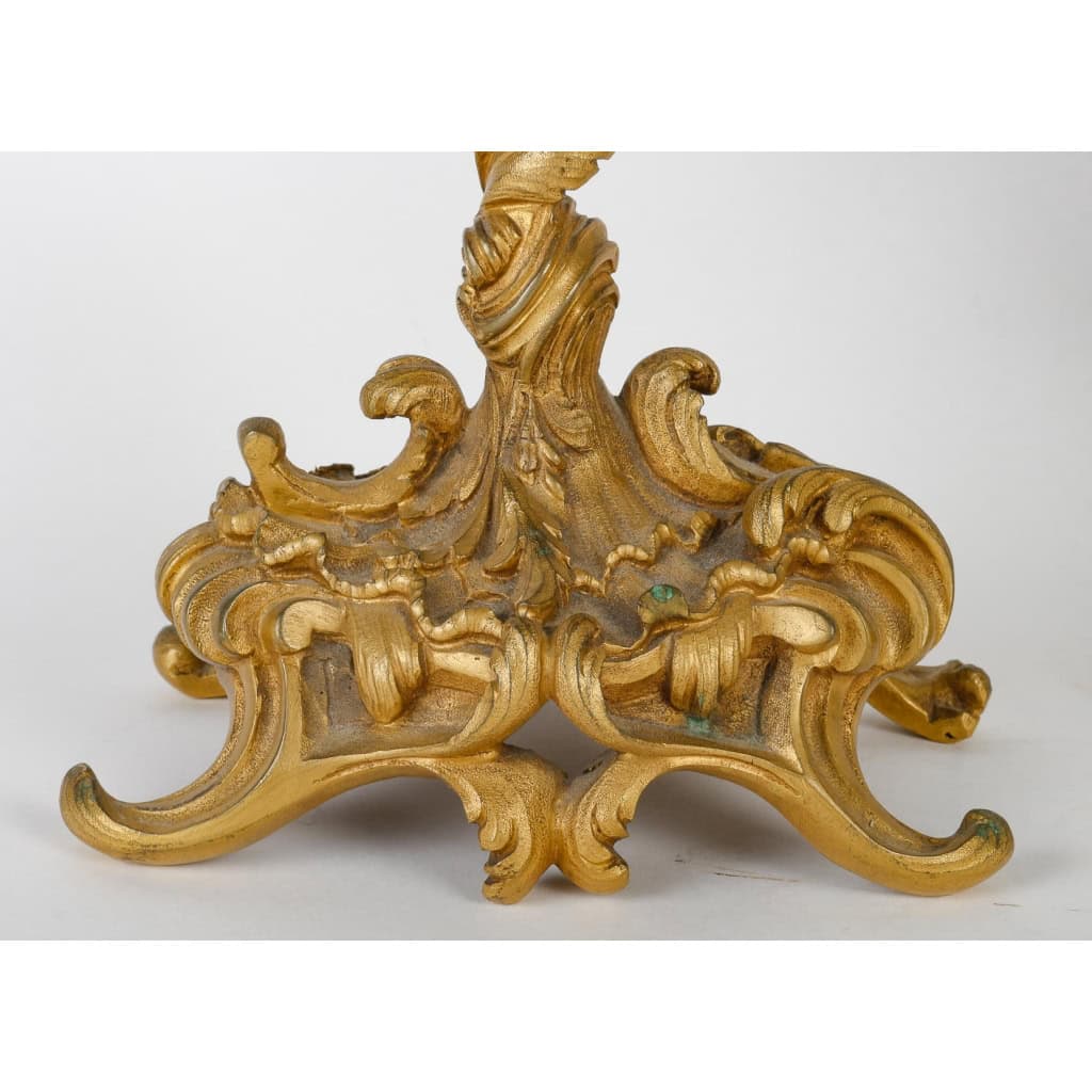 Une garniture en bronze doré de style louis XV fin XIXème siècle | Biron Une garniture en bronze doré de style louis XV fin XIXème siècle