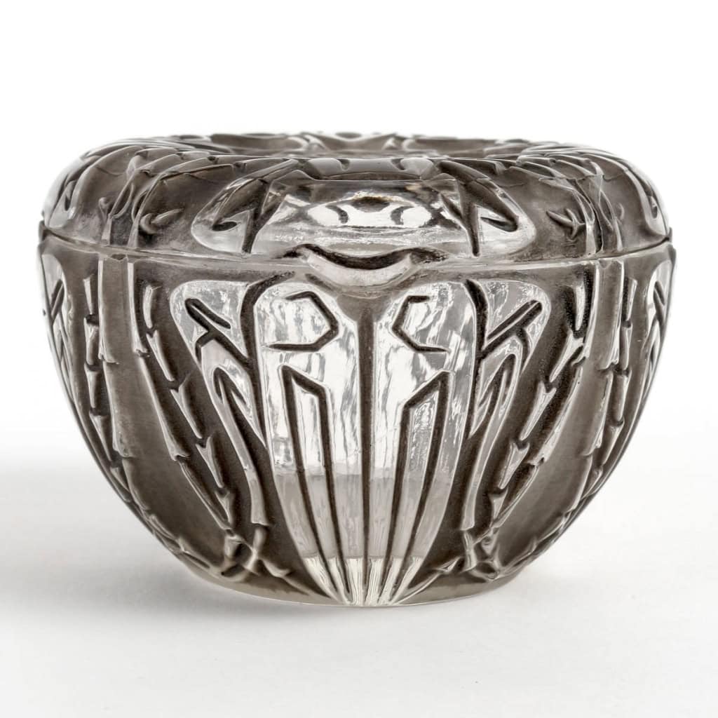 Boîte « Quatre Scarabées » verre blanc patiné gris de René LALIQUE | Biron Boîte "Quatre Scarabées" verre blanc patiné gris de René LALIQUE