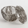Boîte « Quatre Scarabées » verre blanc patiné gris de René LALIQUE | Biron Boîte "Quatre Scarabées" verre blanc patiné gris de René LALIQUE