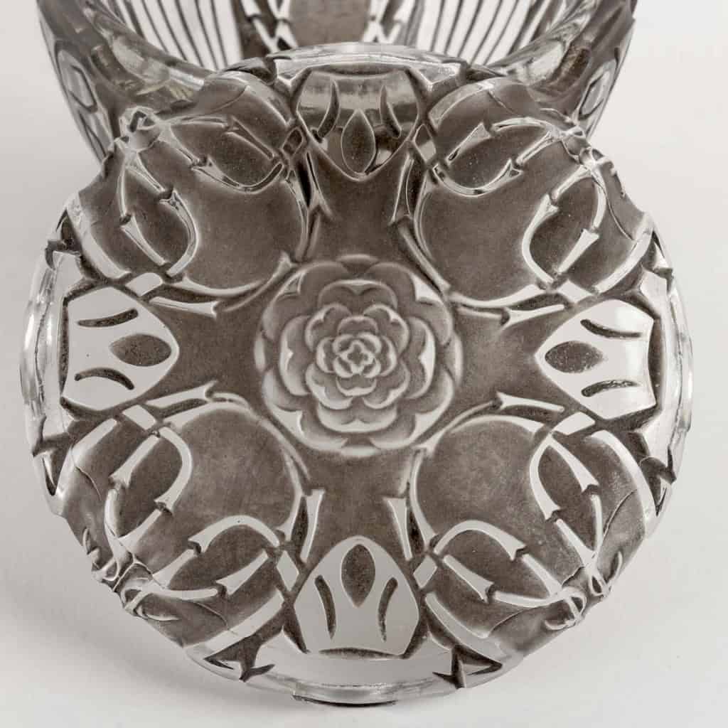 Boîte « Quatre Scarabées » verre blanc patiné gris de René LALIQUE | Biron Boîte "Quatre Scarabées" verre blanc patiné gris de René LALIQUE