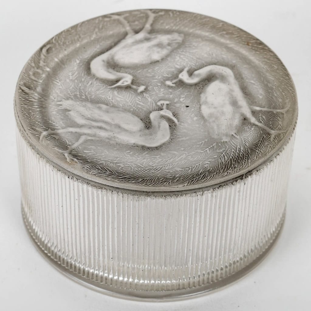 Boîte « Trois Paons » verre blanc patiné gris de René LALIQUE | Biron |||||