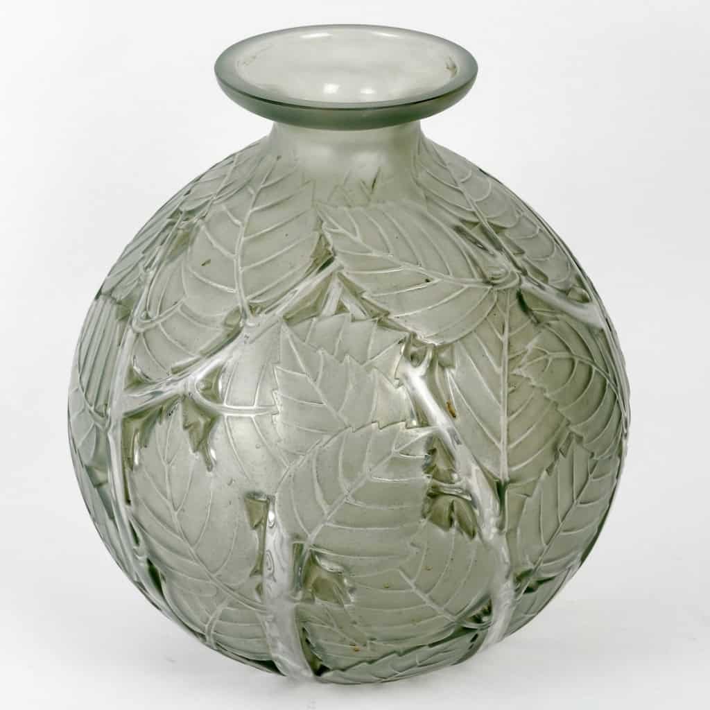 Vase « Milan » verre blanc patiné vert de René LALIQUE | Biron Vase "Milan" verre blanc patiné vert de René LALIQUE