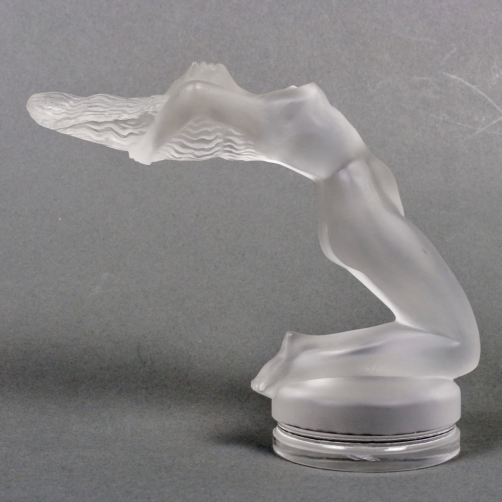 Mascotte Automobile « Chrysis » verre blanc de René LALIQUE | Biron Mascotte Automobile "Chrysis" verre blanc de René LALIQUE
