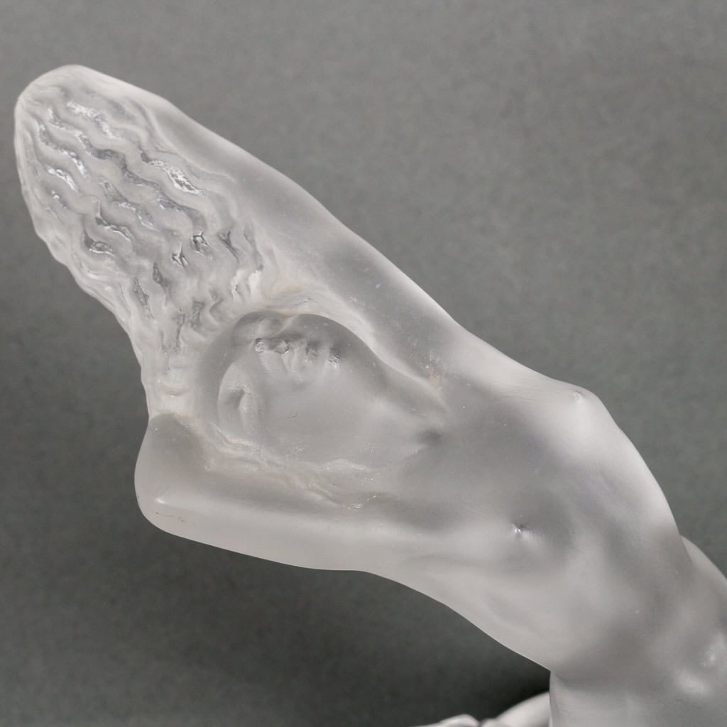 Mascotte Automobile « Chrysis » verre blanc de René LALIQUE | Biron Mascotte Automobile "Chrysis" verre blanc de René LALIQUE