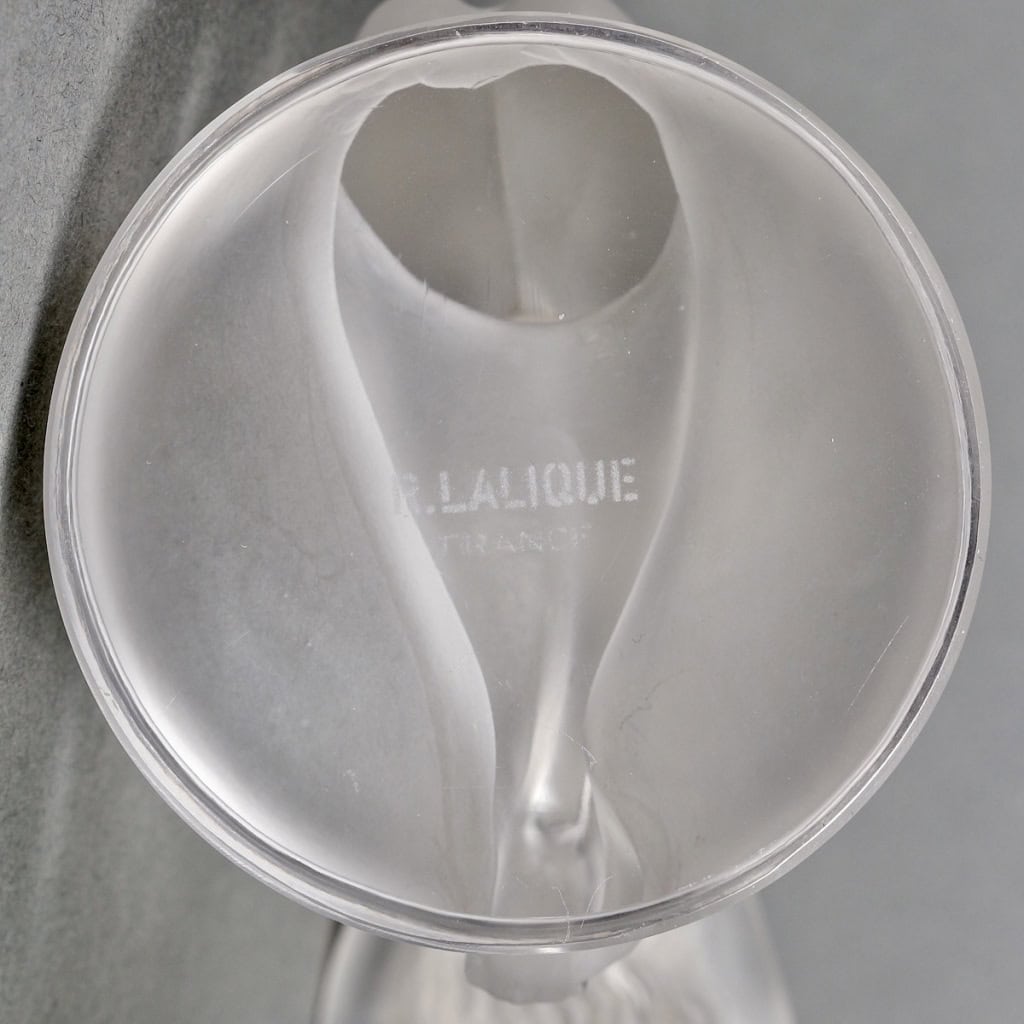 Mascotte Automobile « Chrysis » verre blanc de René LALIQUE | Biron Mascotte Automobile "Chrysis" verre blanc de René LALIQUE
