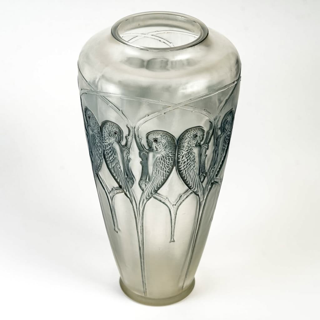 Vase « Inséparables » verre blanc patiné bleu de René LALIQUE | Biron Vase "Inséparables" verre blanc patiné bleu de René LALIQUE