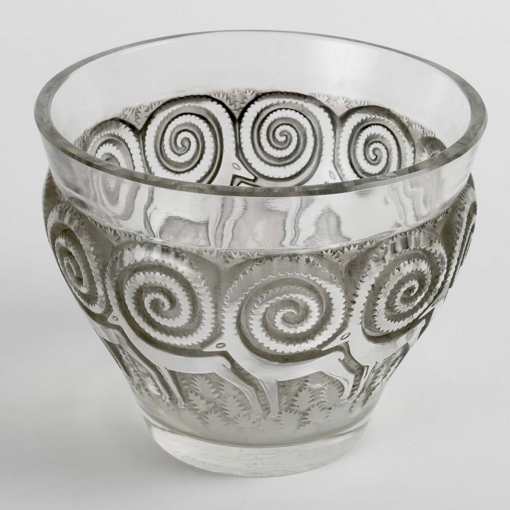 Vase « Rennes » verre blanc patiné gris de René LALIQUE | Biron Vase "Rennes" verre blanc patiné gris de René LALIQUE