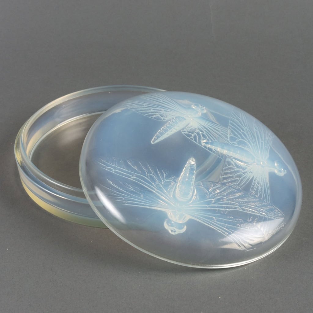 Boîte « Libellules » verre opalescent de René LALIQUE | Biron Boîte "Libellules" verre opalescent de René LALIQUE