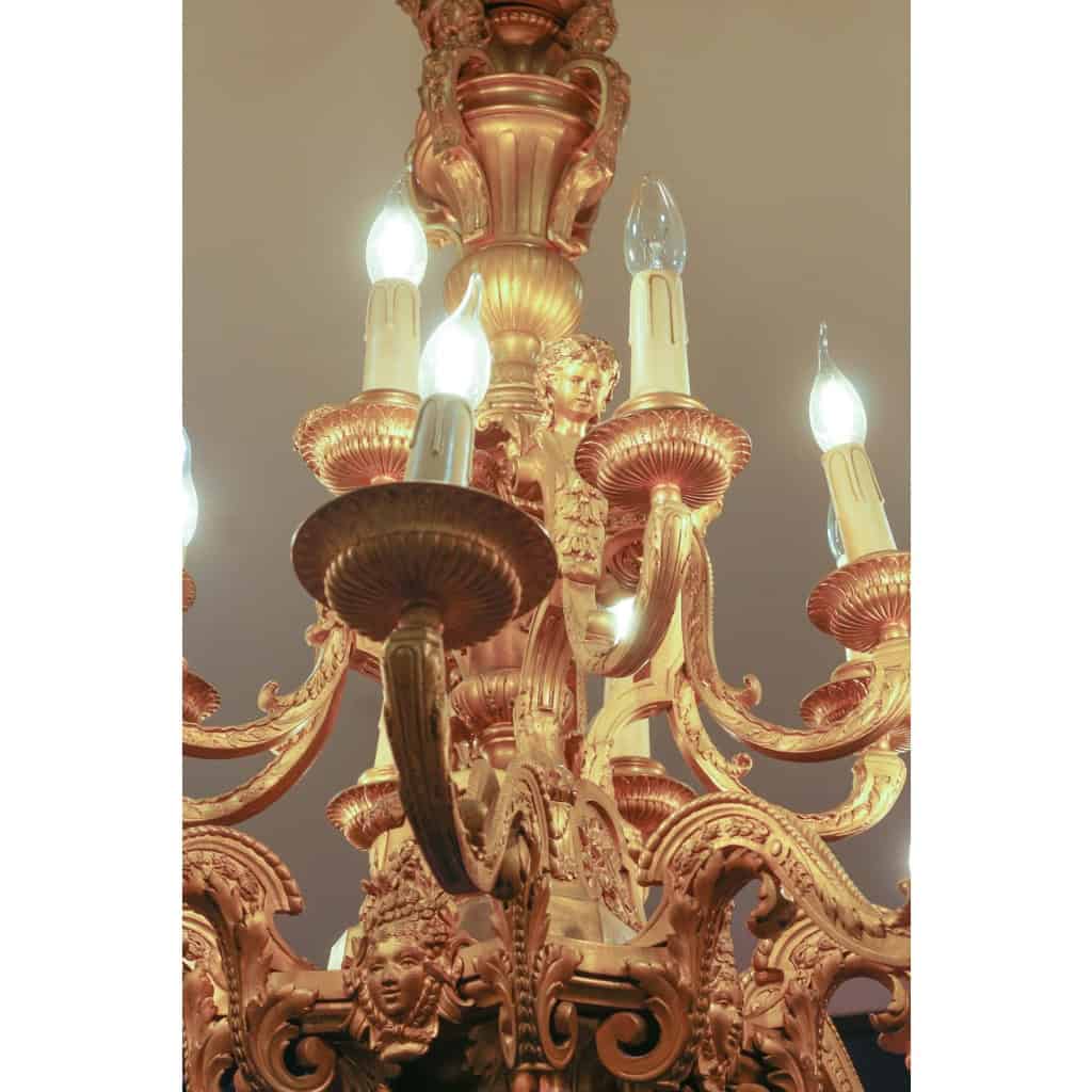 Un lustre en bronze doré de style louis XIV fin XIXème siècle | Biron Un lustre en bronze doré de style louis XIV fin XIXème siècle