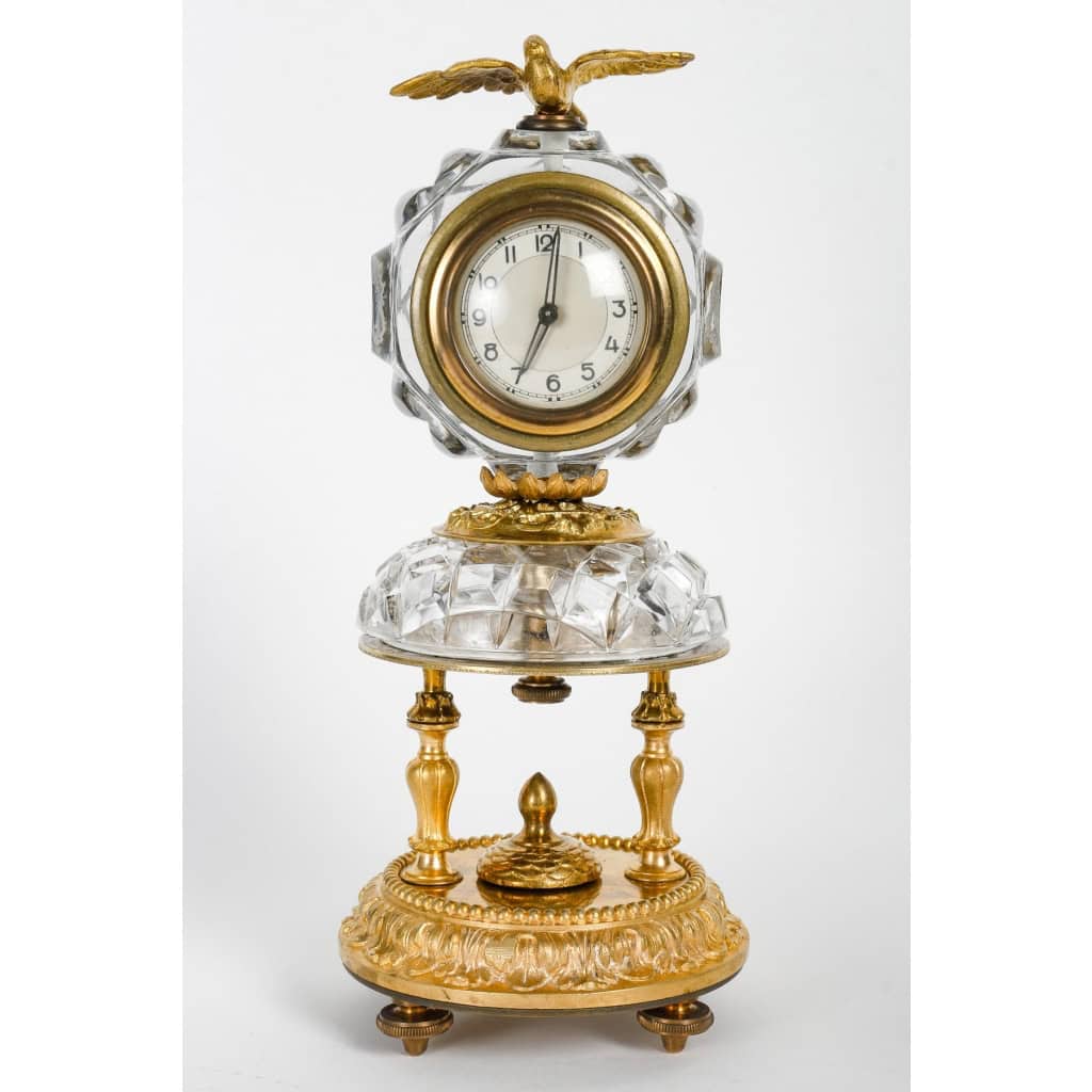 Une belle garniture de cheminée en bronze doré et cristal Baccarat | Biron Une belle garniture de cheminée en bronze doré et cristal Baccarat