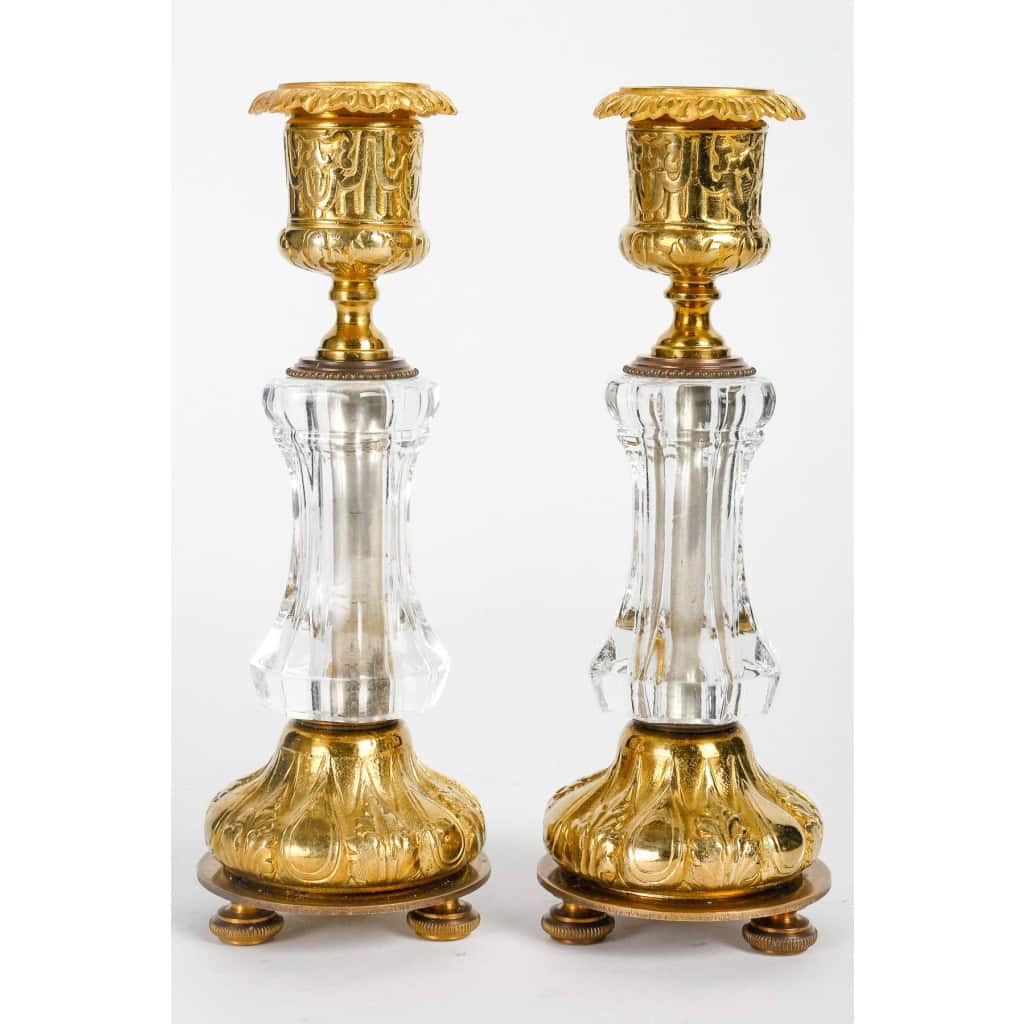 Une belle garniture de cheminée en bronze doré et cristal Baccarat | Biron Une belle garniture de cheminée en bronze doré et cristal Baccarat