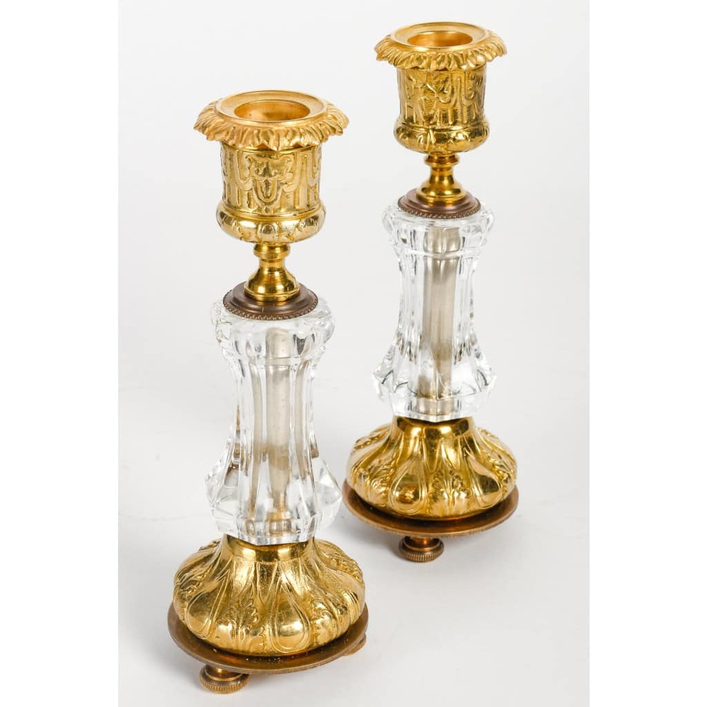 Une belle garniture de cheminée en bronze doré et cristal Baccarat | Biron Une belle garniture de cheminée en bronze doré et cristal Baccarat