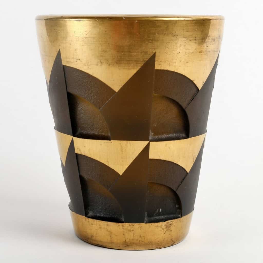 Vase Art-Déco Moderniste verre topaze fumé émaillé doré de Jean LUCE | Biron |||||||