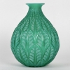 Vase « Malesherbes » verre vert jade peppermint patiné blanc de René LALIQUE | Biron Vase "Malesherbes" verre vert jade peppermint patiné blanc de René LALIQUE