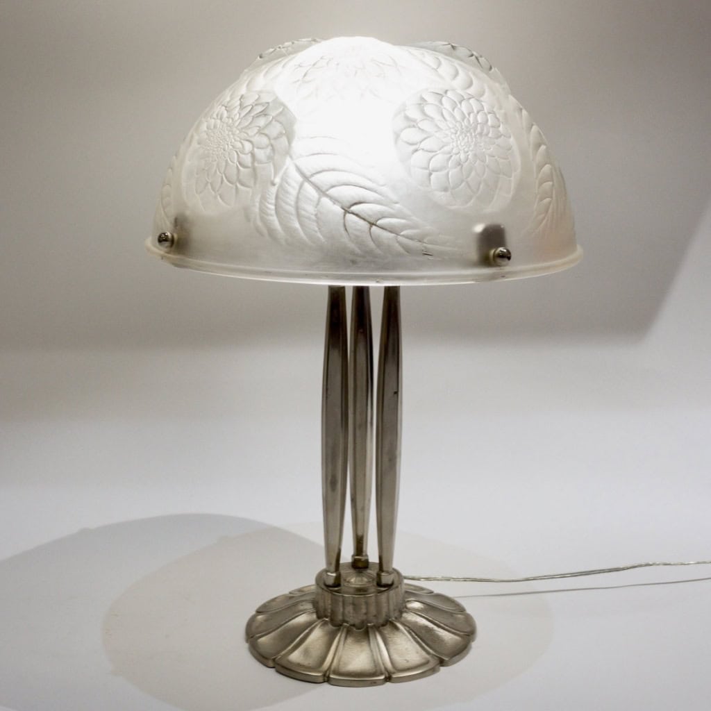 Paire de Lampes « Dahlias » verre blanc de René LALIQUE | Biron Paire de Lampes "Dahlias" verre blanc de René LALIQUE