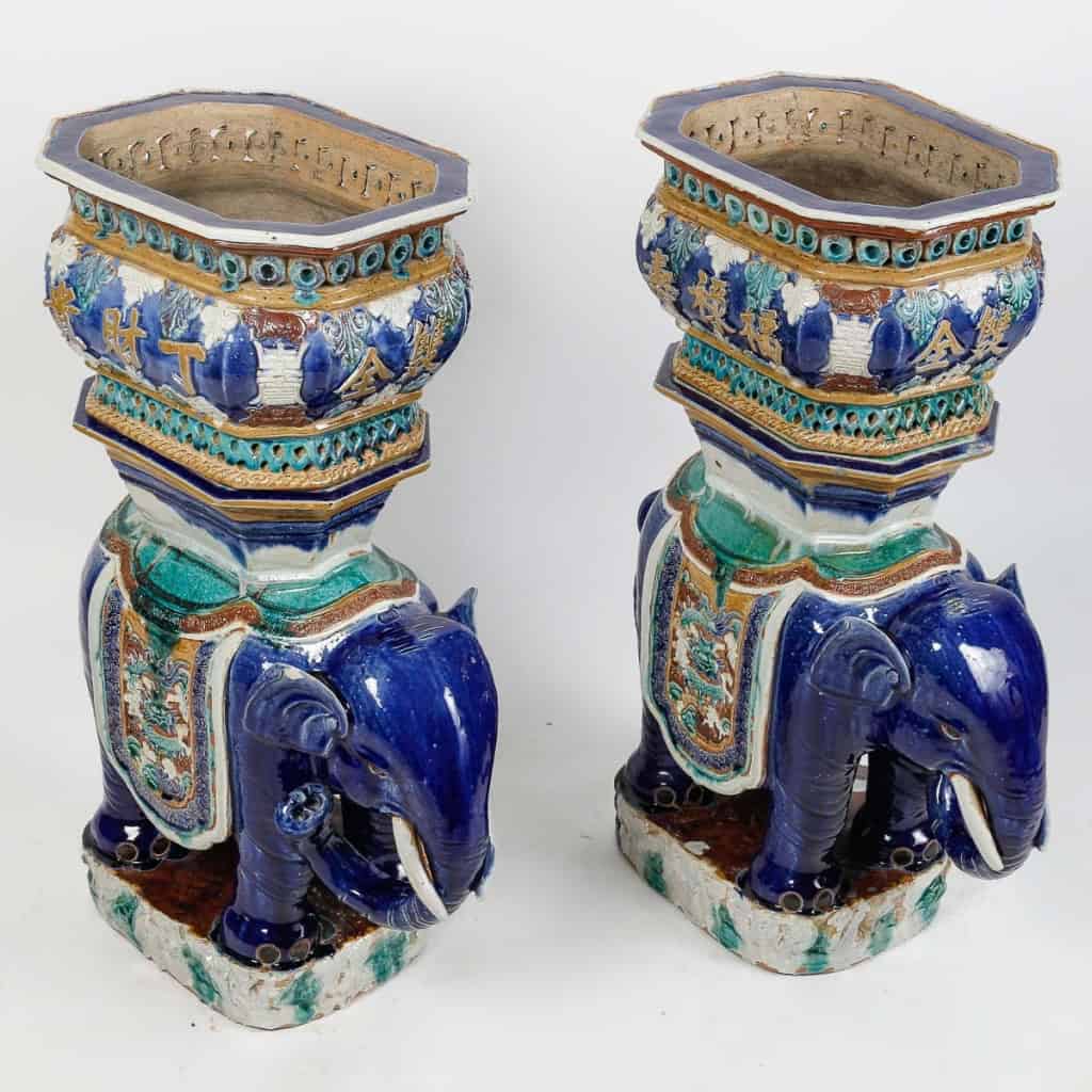 Paire d’éléphants jardinières en céramique, XXème siècle | Biron |||||||||