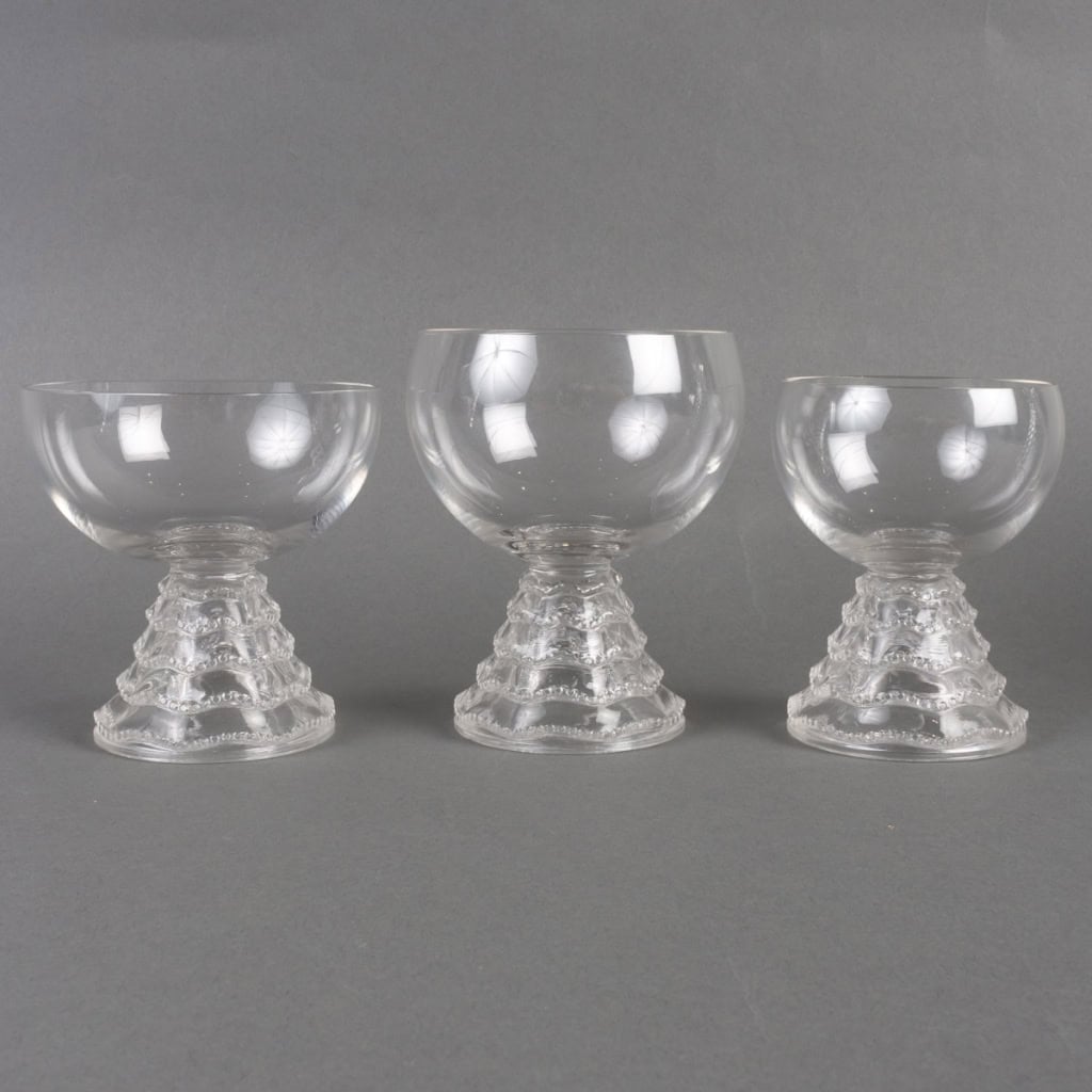 Service « Chambertin’ verre blanc de René LALIQUE – 19 pièces | Biron Service "Chambertin' verre blanc de René LALIQUE - 19 pièces