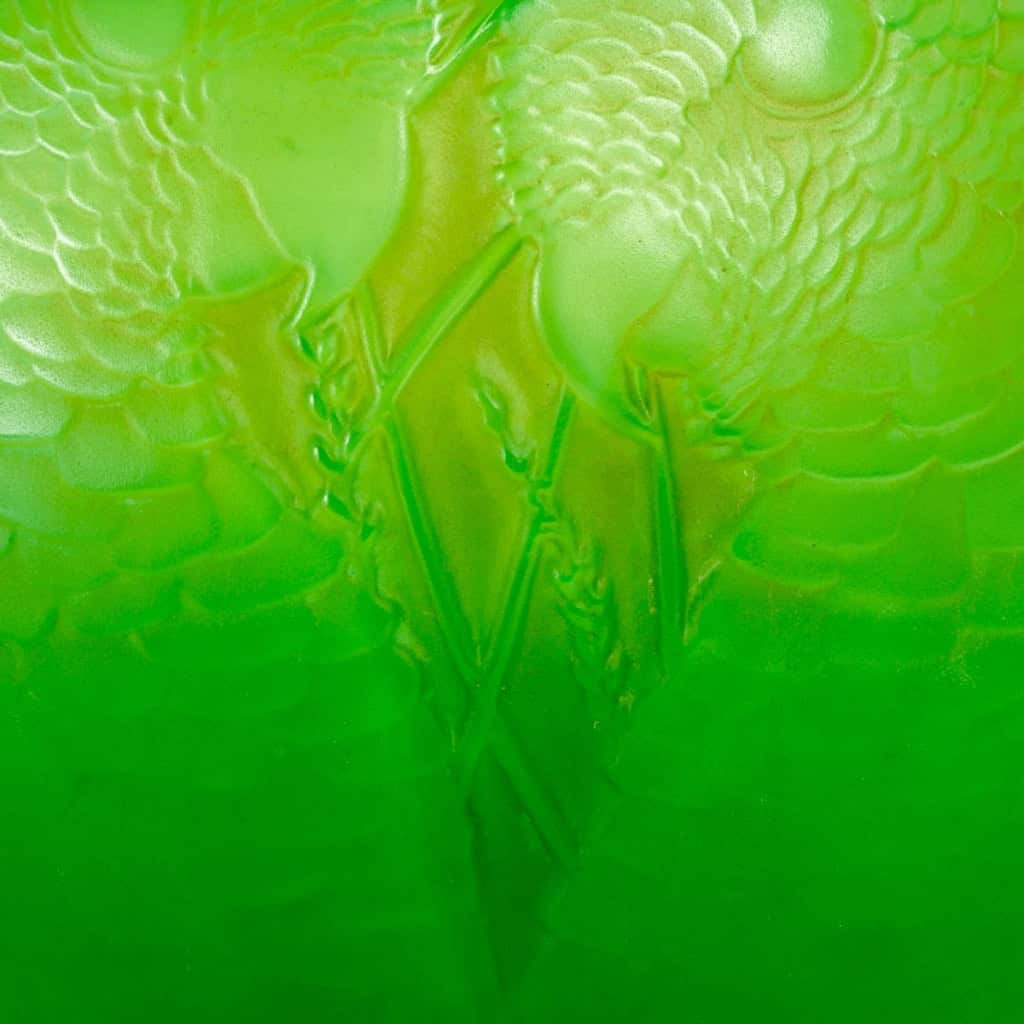 Vase « Alicante » en verre vert jade multi-couches de René LALIQUE | Biron Vase "Alicante" en verre vert jade multi-couches de René LALIQUE