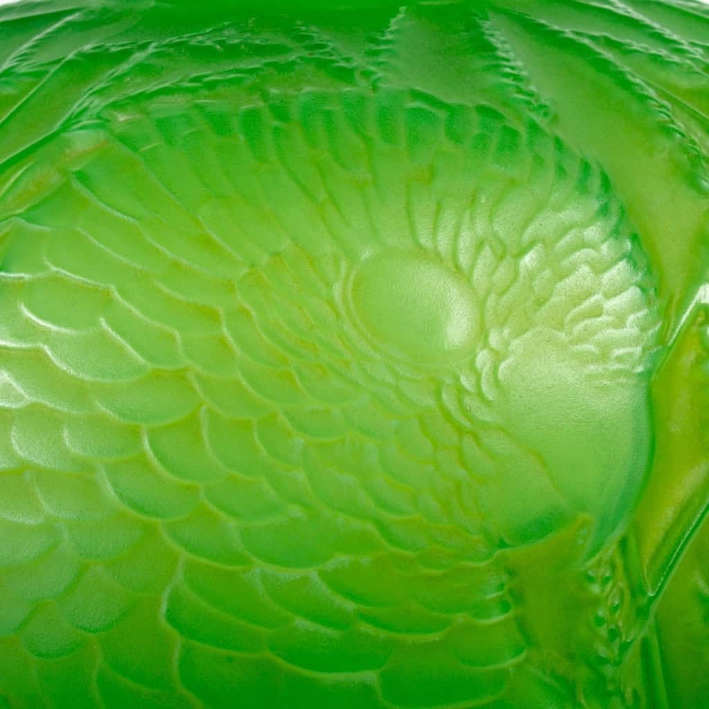 Vase « Alicante » en verre vert jade multi-couches de René LALIQUE | Biron Vase "Alicante" en verre vert jade multi-couches de René LALIQUE