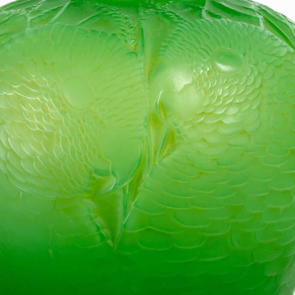 Vase « Alicante » en verre vert jade multi-couches de René LALIQUE | Biron Vase "Alicante" en verre vert jade multi-couches de René LALIQUE