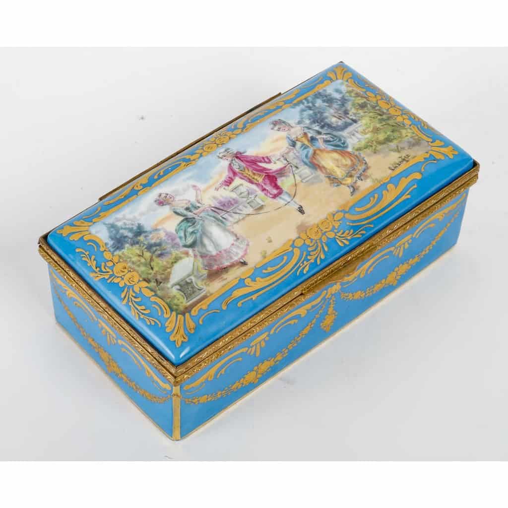 Un coffret à bijoux en porcelaine fin XIXème siècle | Biron ||||||||||