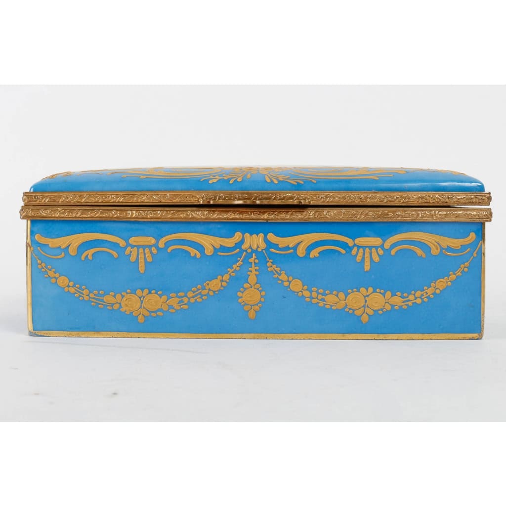 Un coffret à bijoux en porcelaine fin XIXème siècle | Biron Un coffret à bijoux en porcelaine fin XIXème siècle