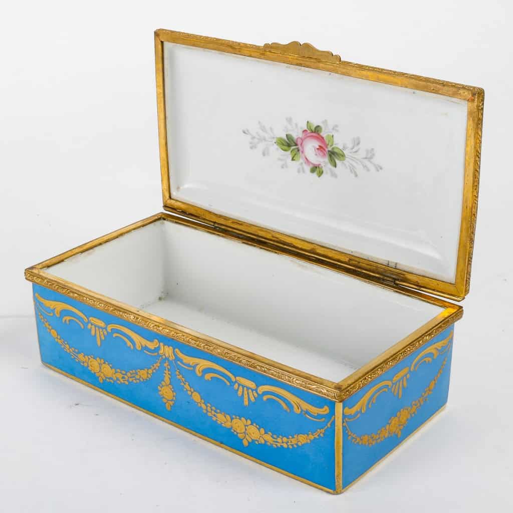 Un coffret à bijoux en porcelaine fin XIXème siècle | Biron Un coffret à bijoux en porcelaine fin XIXème siècle