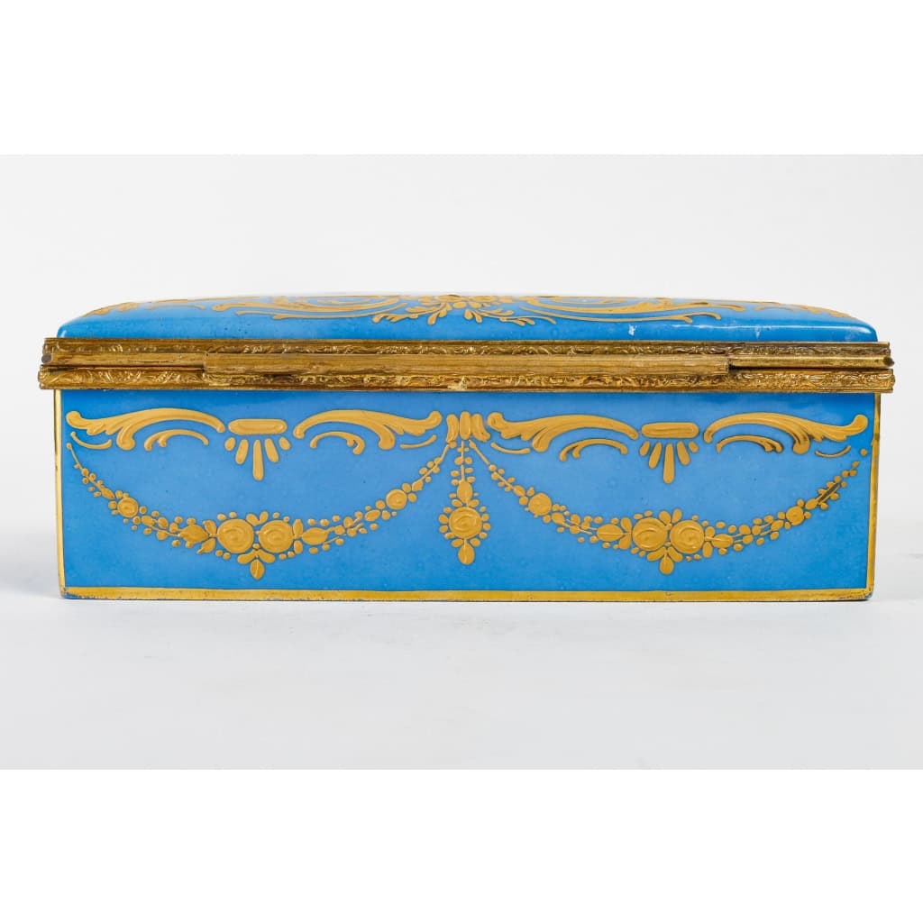 Un coffret à bijoux en porcelaine fin XIXème siècle | Biron Un coffret à bijoux en porcelaine fin XIXème siècle