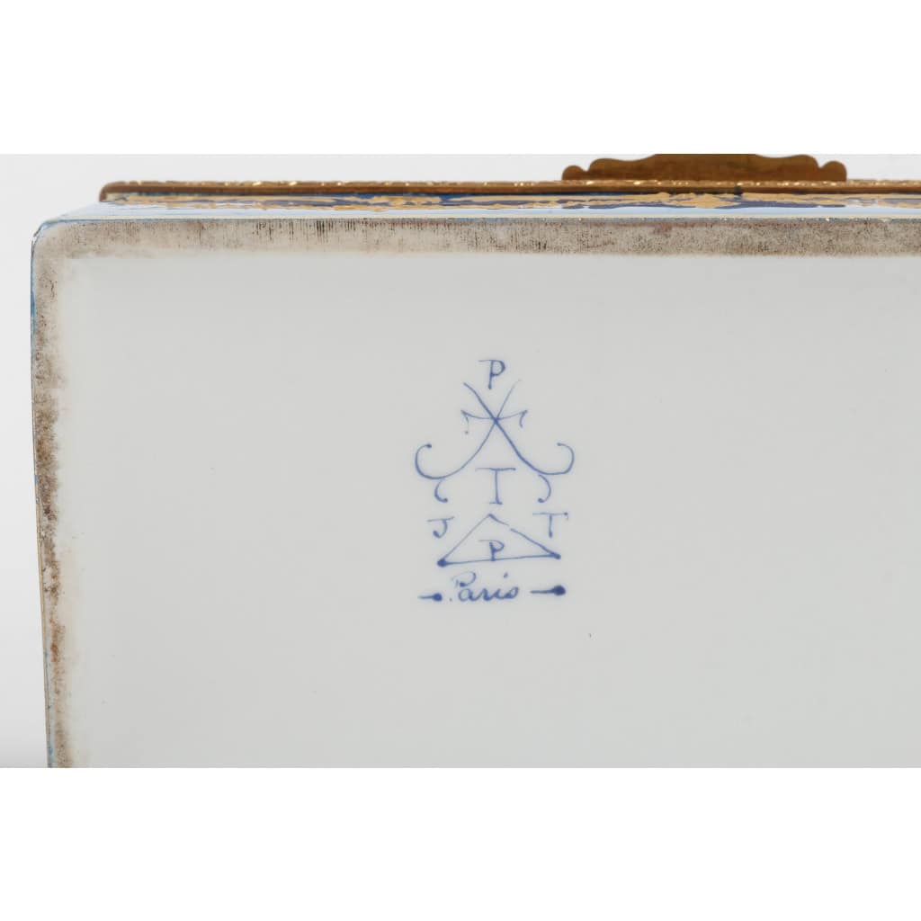 Un coffret à bijoux en porcelaine fin XIXème siècle | Biron Un coffret à bijoux en porcelaine fin XIXème siècle