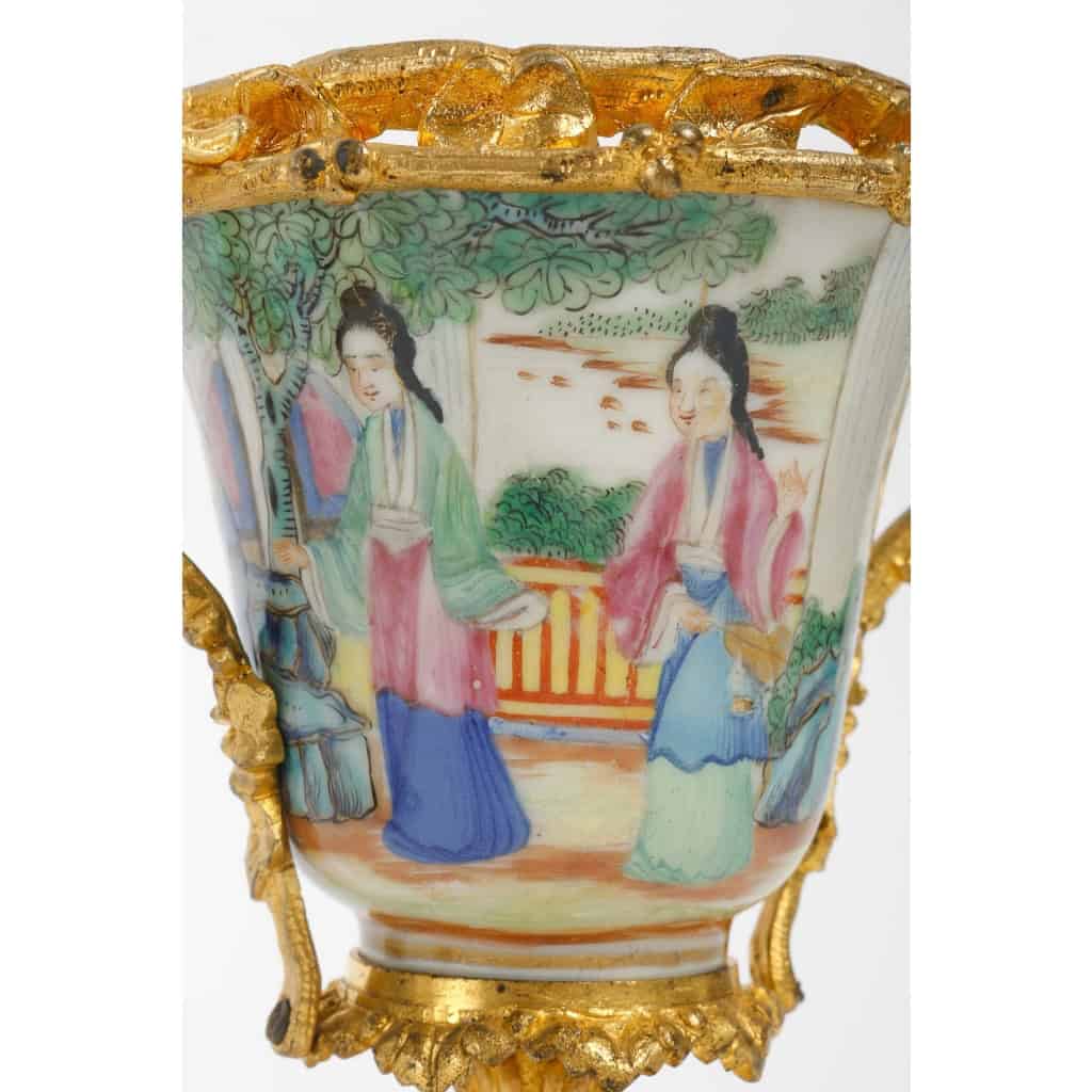 Une paire de vases en porcelaine chinoise fin XIXème siècle | Biron Une paire de vases en porcelaine chinoise fin XIXème siècle