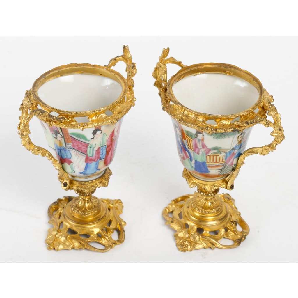 Une paire de vases en porcelaine chinoise fin XIXème siècle | Biron Une paire de vases en porcelaine chinoise fin XIXème siècle