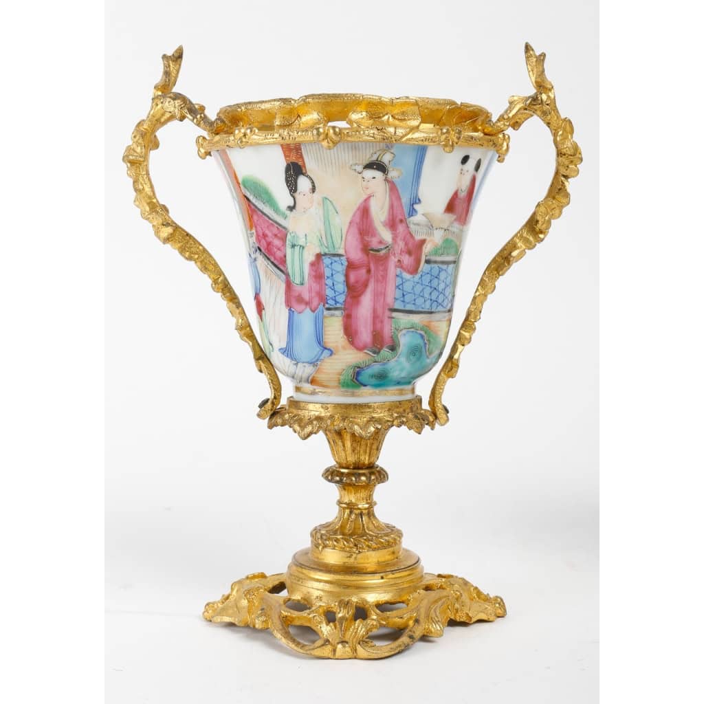 Une paire de vases en porcelaine chinoise fin XIXème siècle | Biron Une paire de vases en porcelaine chinoise fin XIXème siècle