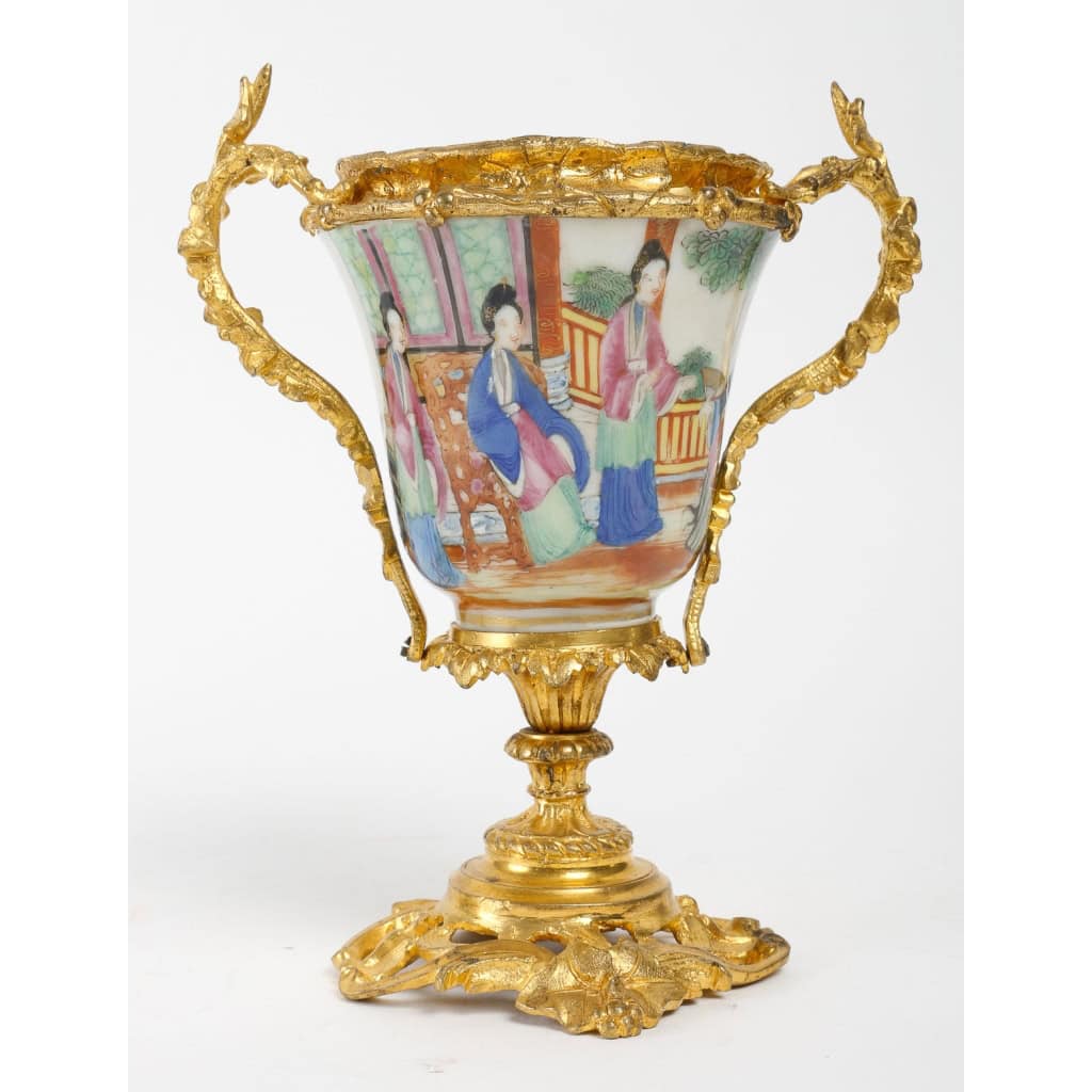 Une paire de vases en porcelaine chinoise fin XIXème siècle | Biron Une paire de vases en porcelaine chinoise fin XIXème siècle