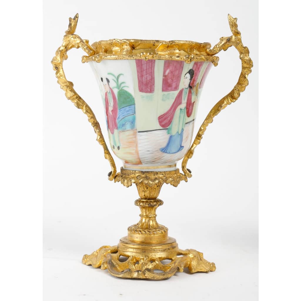 Une paire de vases en porcelaine chinoise fin XIXème siècle | Biron Une paire de vases en porcelaine chinoise fin XIXème siècle