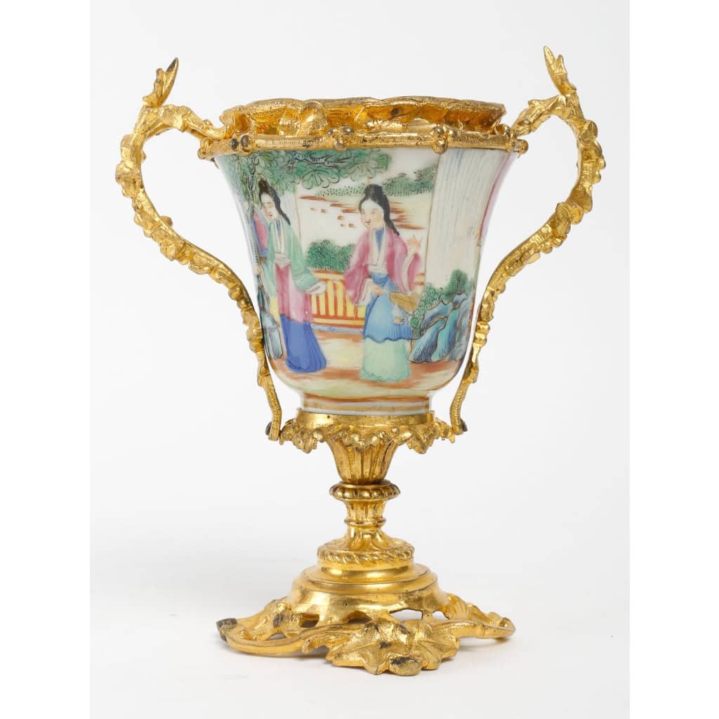 Une paire de vases en porcelaine chinoise fin XIXème siècle | Biron Une paire de vases en porcelaine chinoise fin XIXème siècle