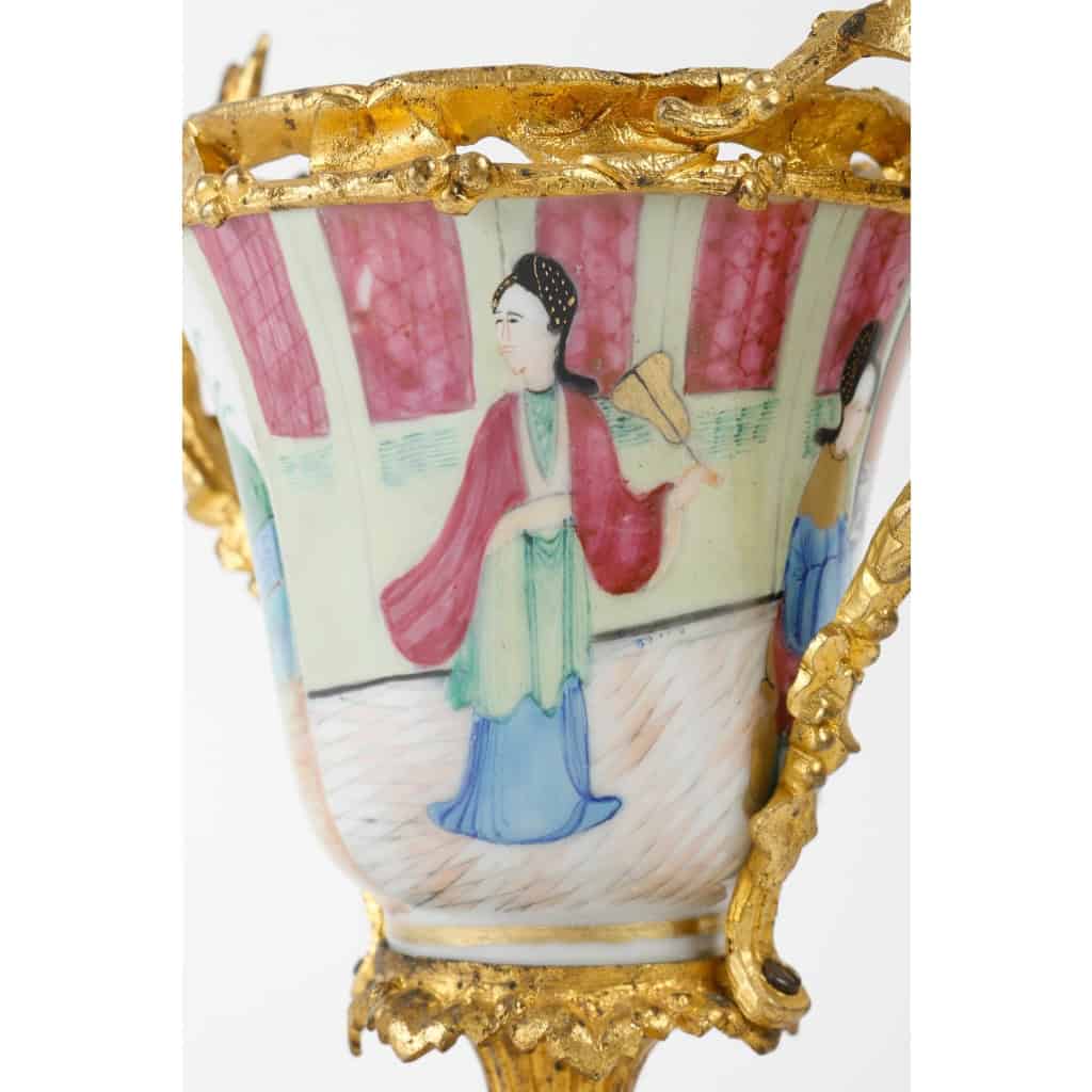Une paire de vases en porcelaine chinoise fin XIXème siècle | Biron Une paire de vases en porcelaine chinoise fin XIXème siècle