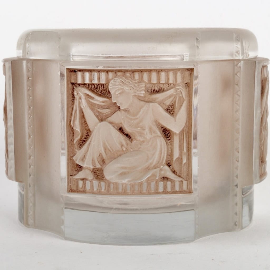 Boîte « Hélène » verre blanc patiné sépia de René LALIQUE | Biron Boîte "Hélène" verre blanc patiné sépia de René LALIQUE