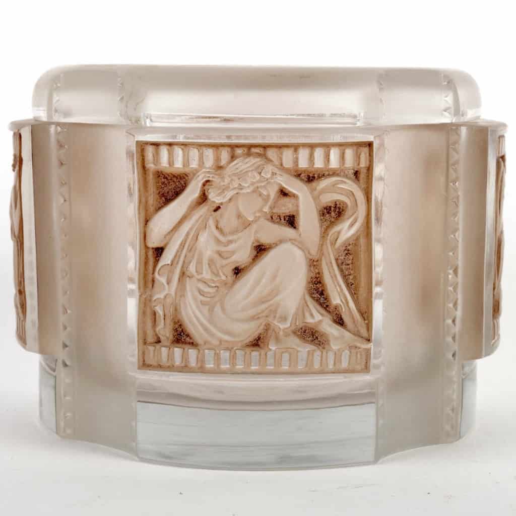 Boîte « Hélène » verre blanc patiné sépia de René LALIQUE | Biron Boîte "Hélène" verre blanc patiné sépia de René LALIQUE