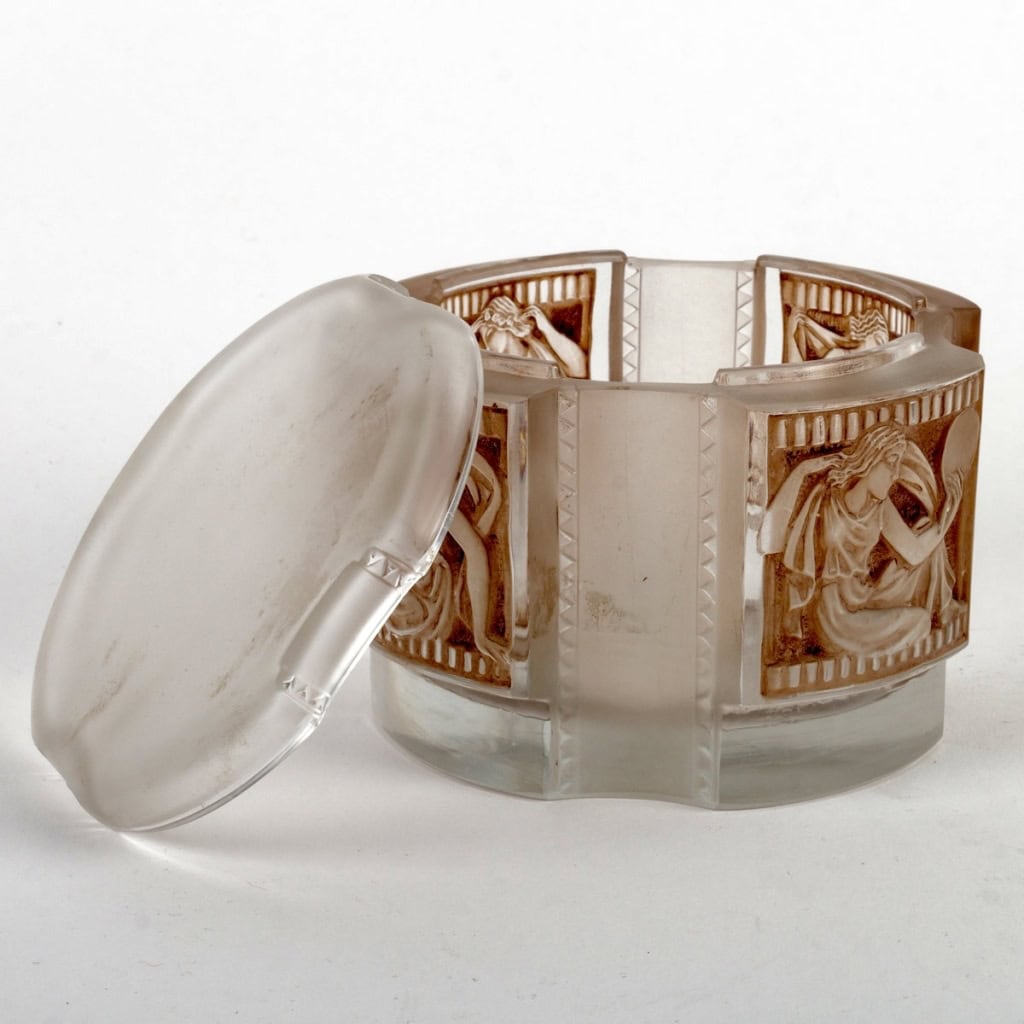 Boîte « Hélène » verre blanc patiné sépia de René LALIQUE | Biron Boîte "Hélène" verre blanc patiné sépia de René LALIQUE