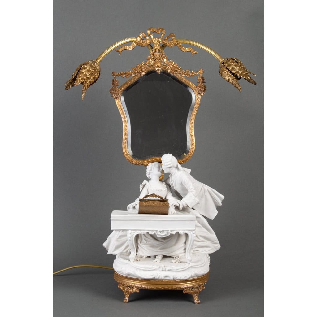 Un groupe en biscuit monté lampe fin XIXème siècle | Biron |||||||||||||