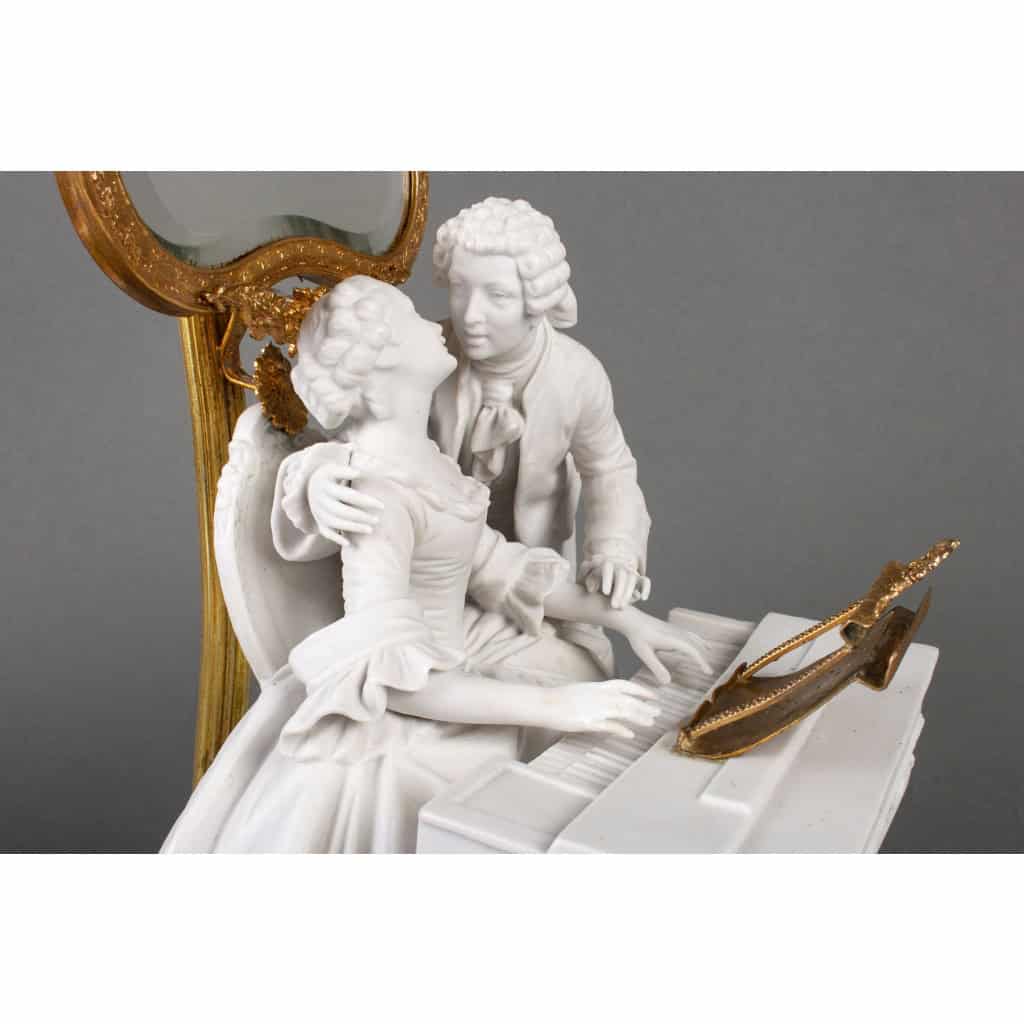 Un groupe en biscuit monté lampe fin XIXème siècle | Biron Un groupe en biscuit monté lampe fin XIXème siècle