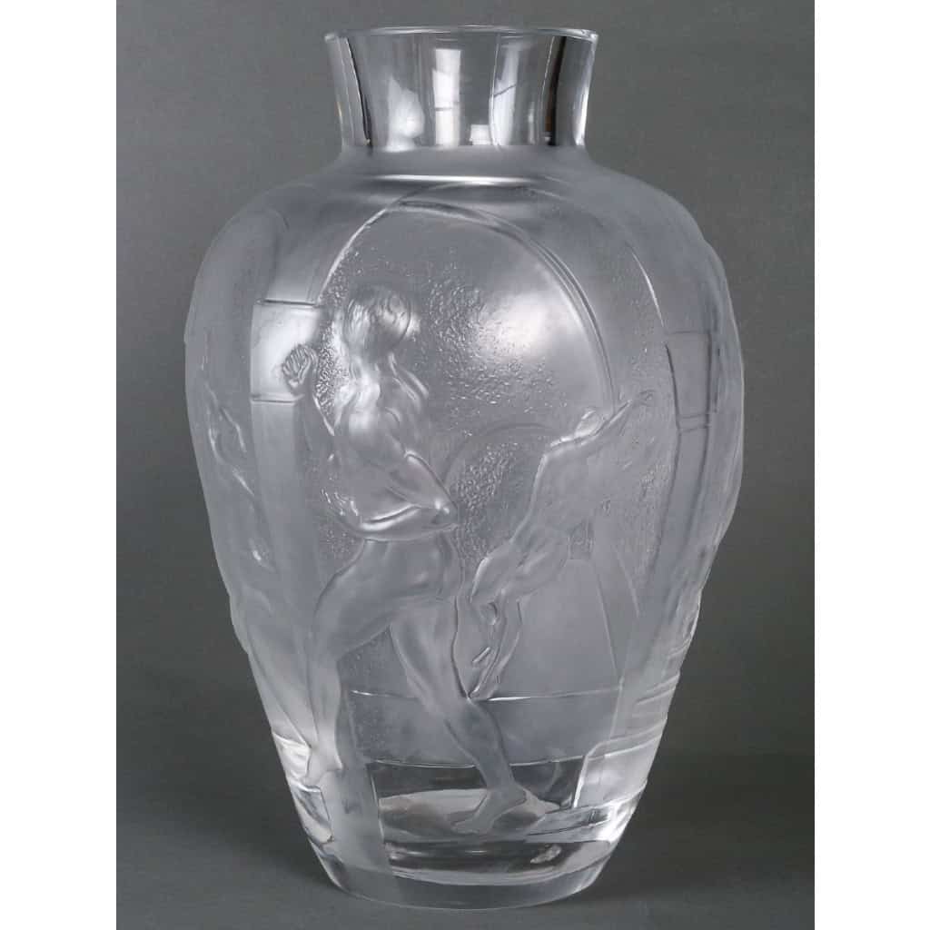 Vase en Cristal « Les Eléens » – Marie-Claude Lalique (1994) Hommage aux Jeux Olympiques, 48 cm | Biron Vase Cristal Lalique "LES ELEENS"
